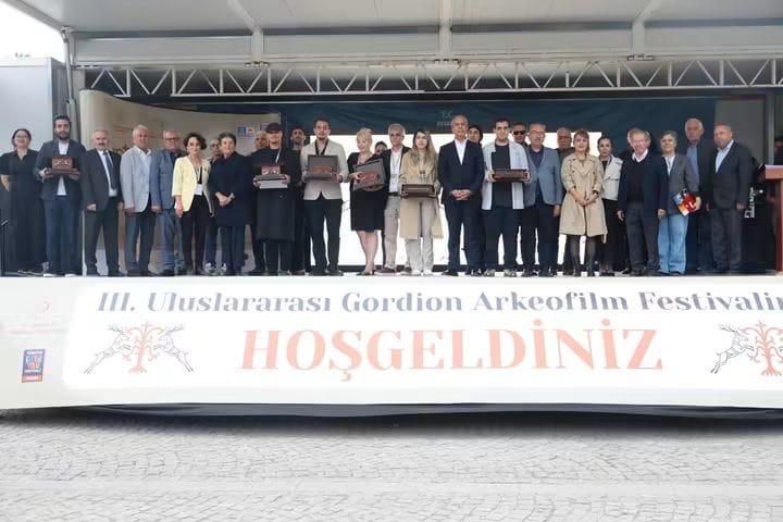 Bu yıl Ankara’da 3’üncüsü düzenlenen Uluslararası Gordion Arkeofilm Festivali, Polatlı’daki Gordion Antik Kenti’nde ödül töreniyle sona&nbsp;erdi.